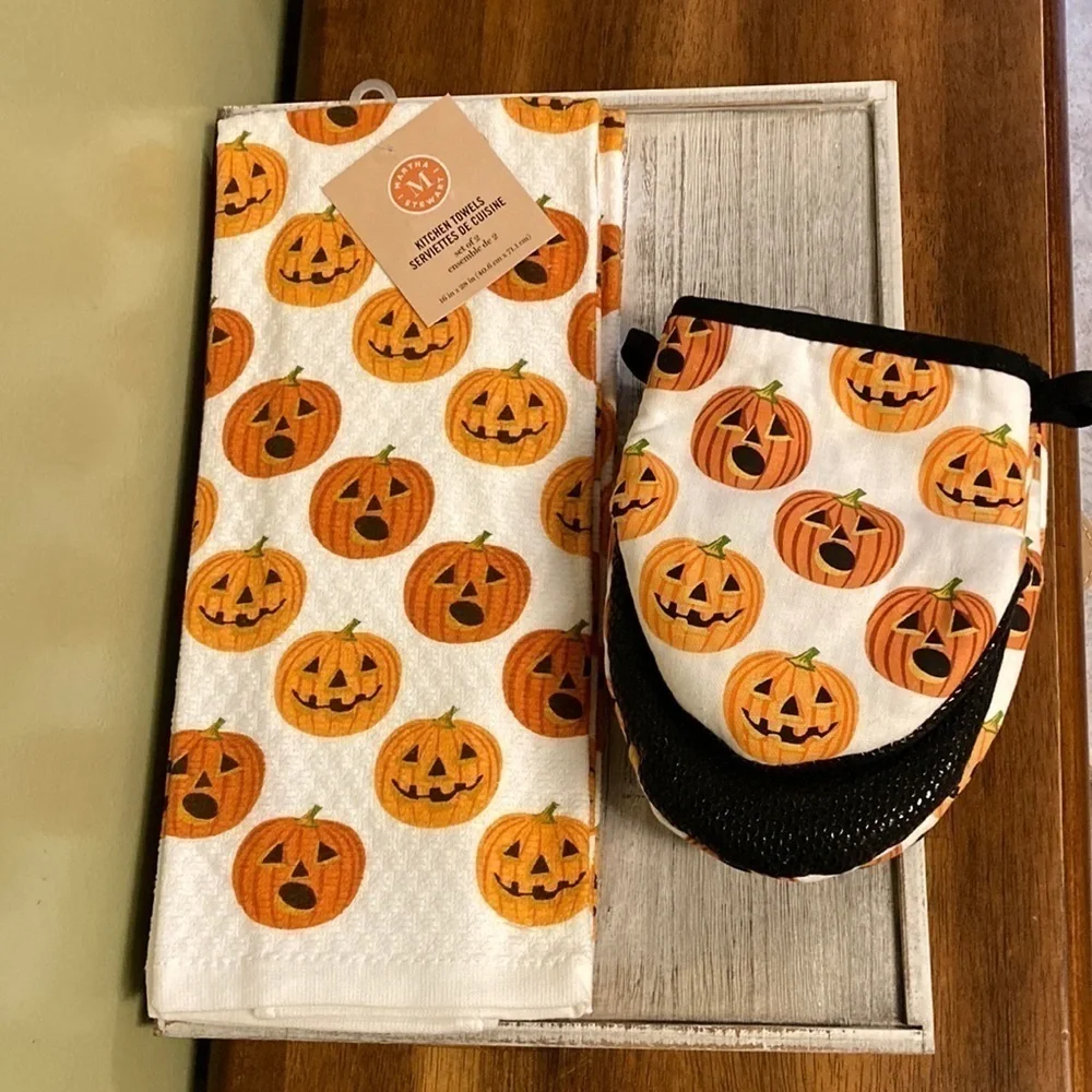 NEW! MARTHA STEWART 2 Pack HALLOWEEN JACK-O-LANTERN KITCHEN TOWELS & Mini Mitts